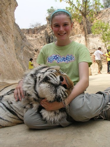 Estrela Eliza with tiger © Doug and Kyle Hopkins